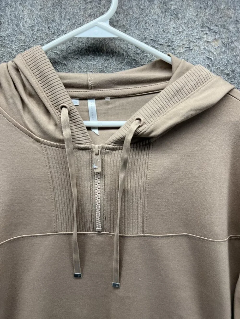 Travis Mathew Hoodie Mens XL Beige 1/4 Zip Pullover Jersey Hooded Sweatshirt